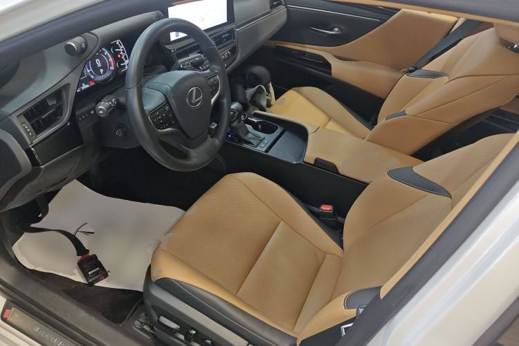 Used Lexus ES 2023 200 Excellence Edition
