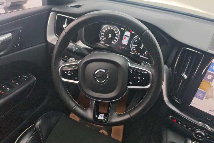 Used Volvo XC60 2019 T5 4x4 Smart & Dynamic Sport Edition China VI Standard
