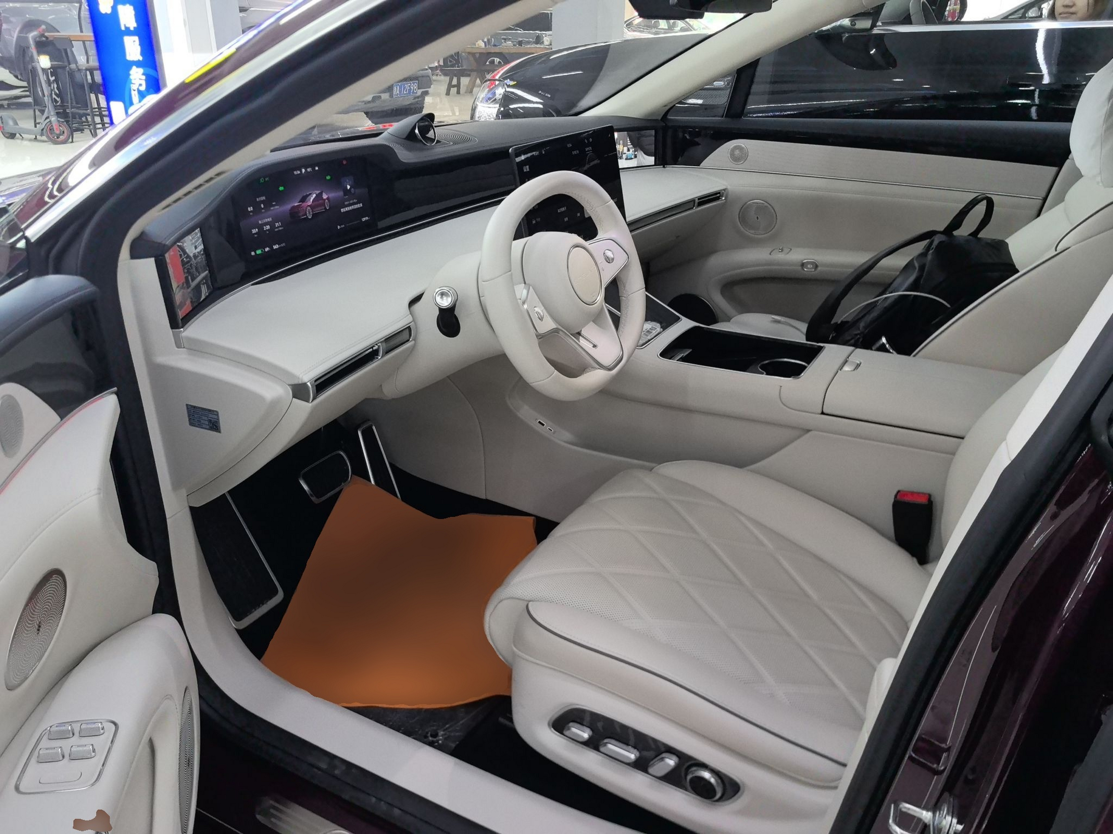 Переднее сиденье в автомобиле