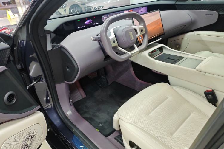 Used  12 2024 700 Three-Laser Rear-Wheel Drive Luxury Edition
