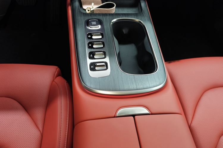 Used  SU7 2024 Rear-Drive Ultra-Long Range Advanced Pro-Level Intelligent Driving Version
