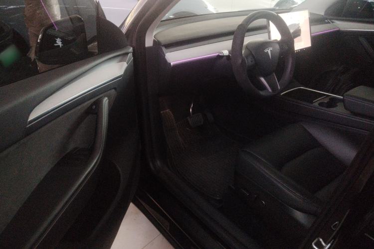 Used Tesla Model Y 2023 Long-Range All-Wheel-Drive Version