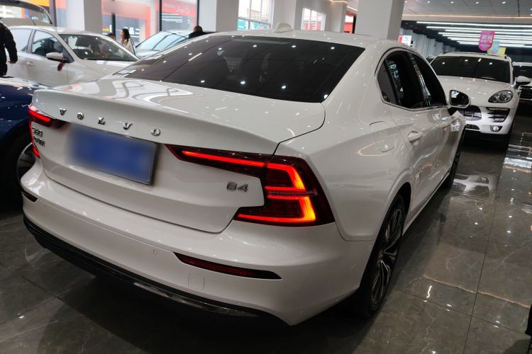 Used Volvo S60 2024 B4 Zhiyuan Luxury Edition