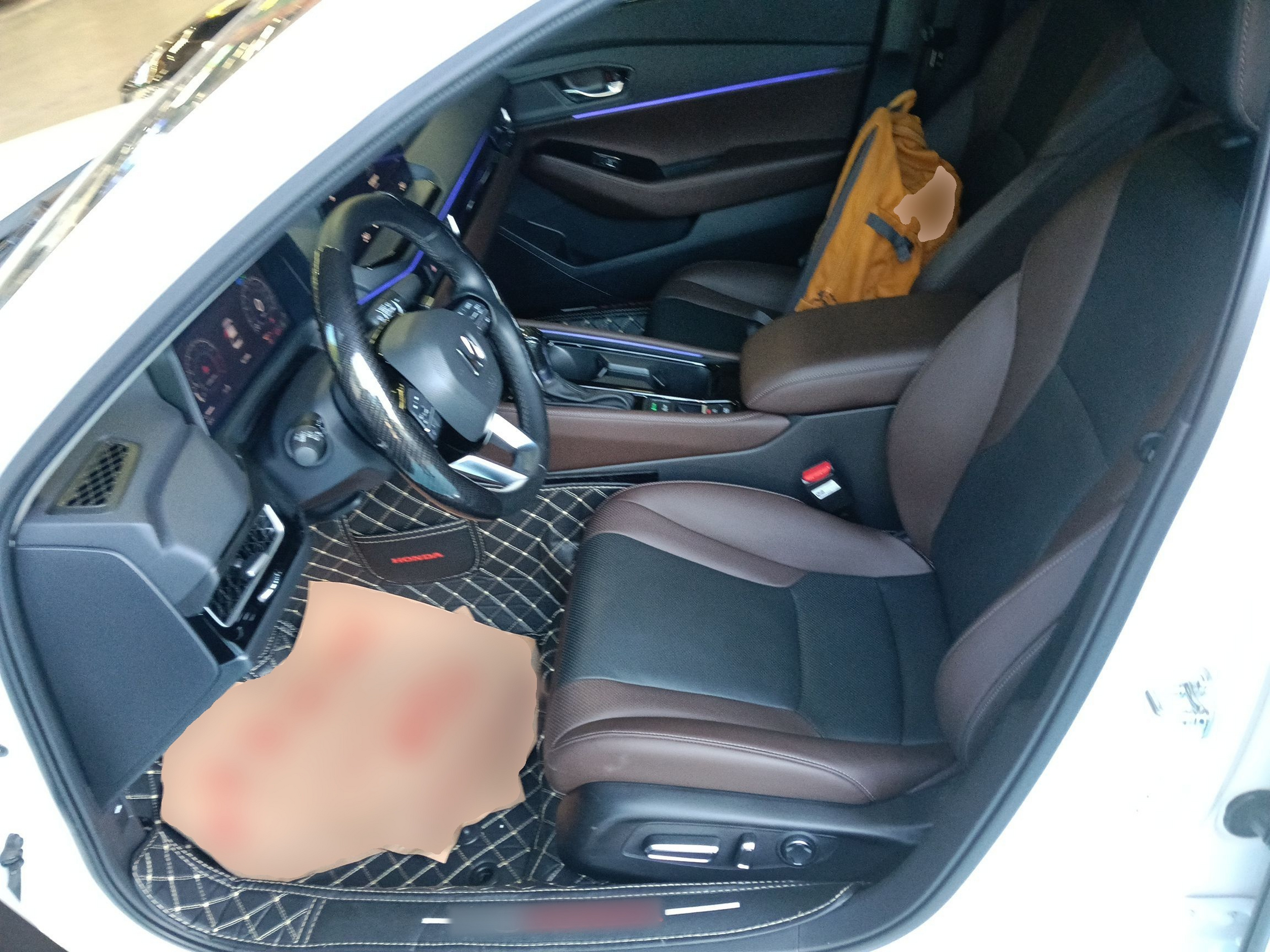 Переднее сиденье в автомобиле