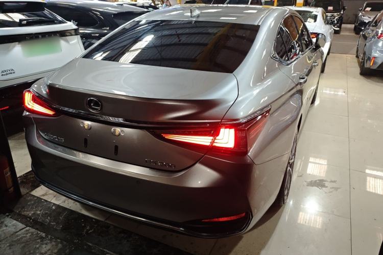 Used Lexus ES 2023 200 Excellence Edition
