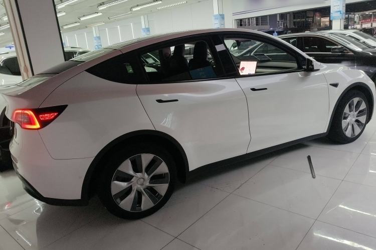 Used Tesla Model Y 2021 Standard Range Rear-Wheel Drive Version
