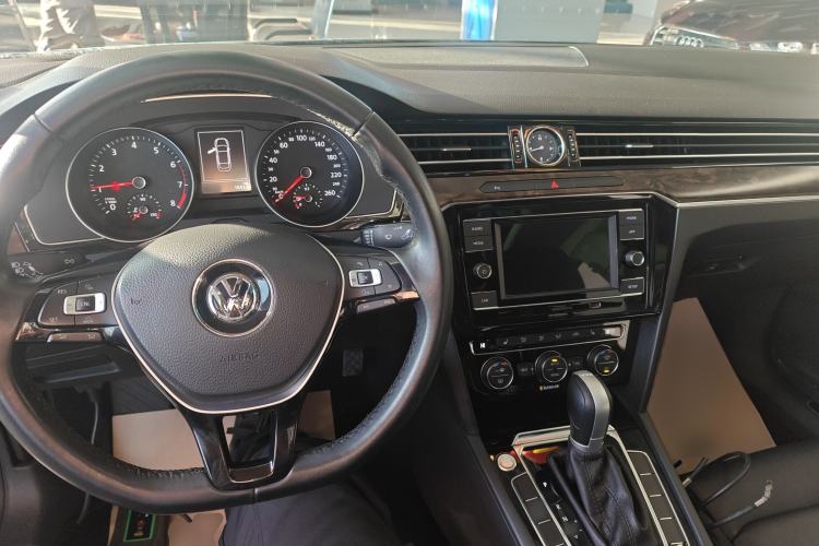 Used Volkswagen Magotan 2018 Facelift 330TSI DSG Luxury Model
