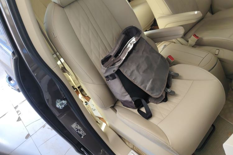 Used Buick GL8 2023 Facelifted Land Cruiser Executive Luxury Version
