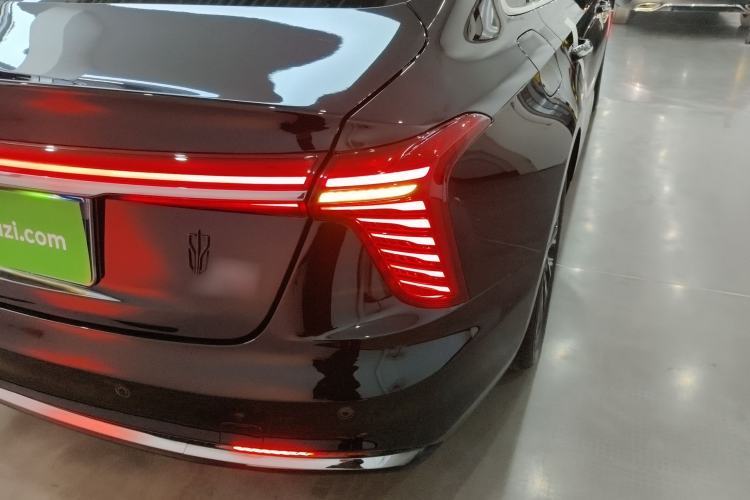 Used Hongqi H5 2025 2.0T Automatic Flag Edition – 500 000 Units Commemorative Version
