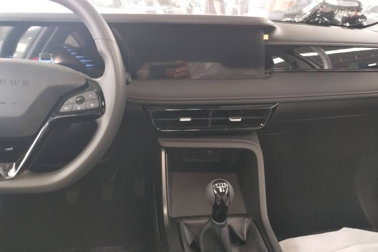 Used Roewe i5 2023 1.5L Manual Comfort Edition
