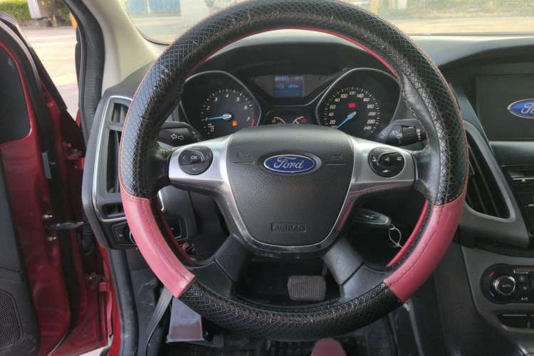 Used Ford Focus 2012 Sedan 1.6L Automatic Fashion Edition

