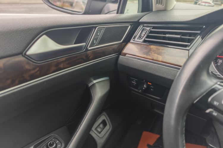 Used Volkswagen Magotan 2018 330TSI DSG Luxury Model
