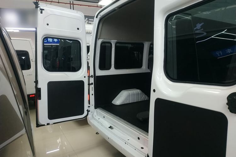 Used JMC Fushun 2023 2.0T Manual Short-Wheelbase Mid-Height Commercial Multi-Purpose 5-Seater Passenger Vehicle
