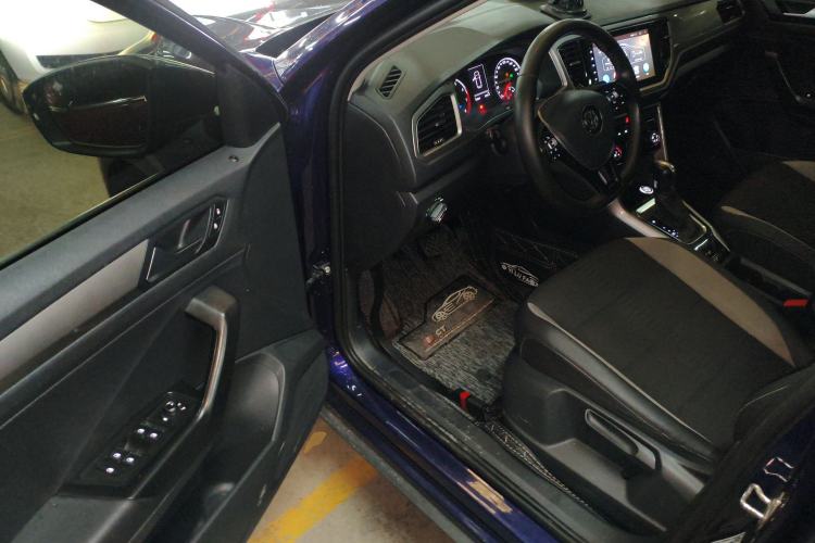 Used Volkswagen T-ROC 2018 230TSI DSG Two-Wheel Drive Advanced Version China V Standard
