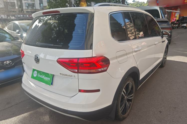 Used Volkswagen Touran 2018 Volkswagen Touran L 280TSI DSG Boundary Edition 7 Seats China VI Standard
