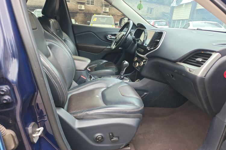 Used  Cherokee 2016 2.4L Leading Edition
