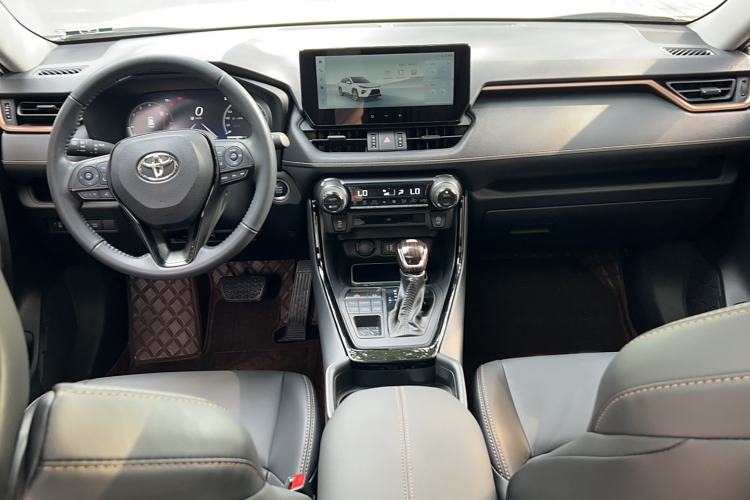 Used Toyota Wildlander 2024 2.0L CVT 4x4 Luxury PLUS Edition
