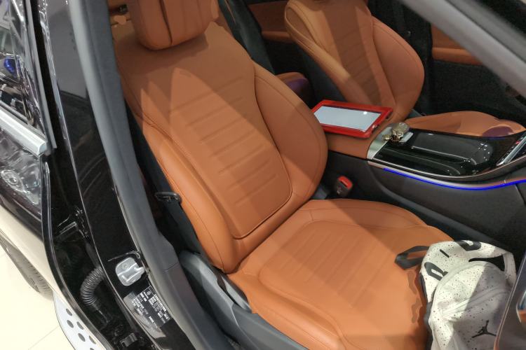 Used Mercedes-Benz GLC 2024 Facelifted GLC 260 L 4MATIC Luxury Version 5 Seats
