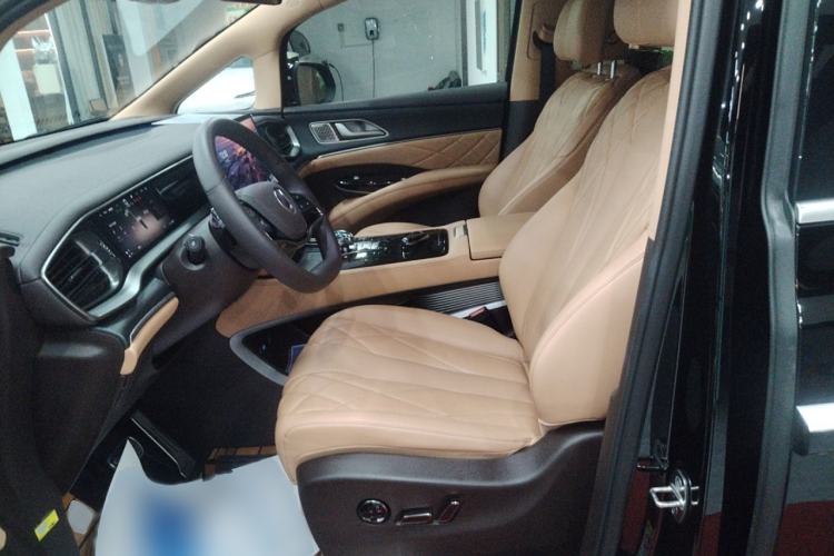 Used Denza D9 2025 DM-i Intelligent Drive 1020 Four-Wheel Drive Flagship Model