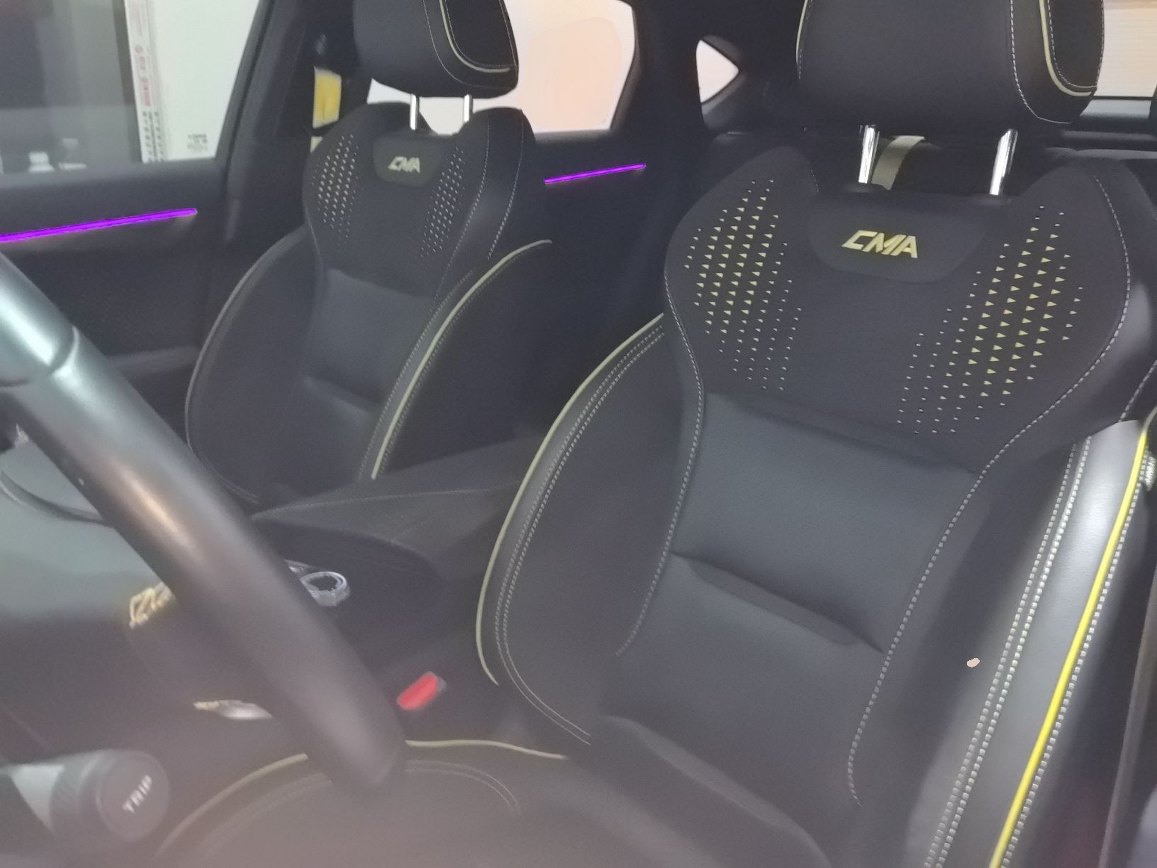 Переднее сиденье в автомобиле