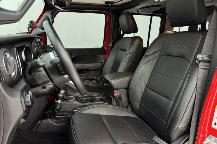 Used  Wrangler 2019 2.0T Sahara Four-Door Version China VI Emission Standard
