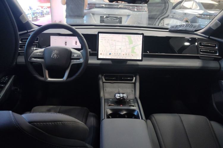 Used BYD Qin L 2025 DM-i Smart Drive 120KM Superior Model
