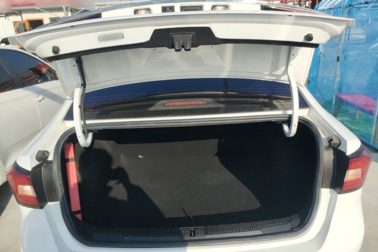 Used Roewe i5 2020 1.5L Automatic 4G Connect Luxury Flagship Edition
