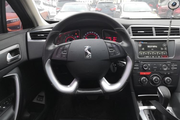 Used  6 2014 1.6T Elegant Version THP160
