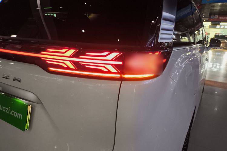 Used Denza D9 2022 DM-i 1040 Prestige Model
