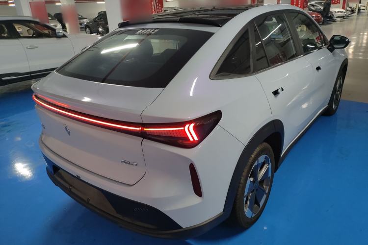 Used Livan Livan 7 2024 605 km Glory Edition