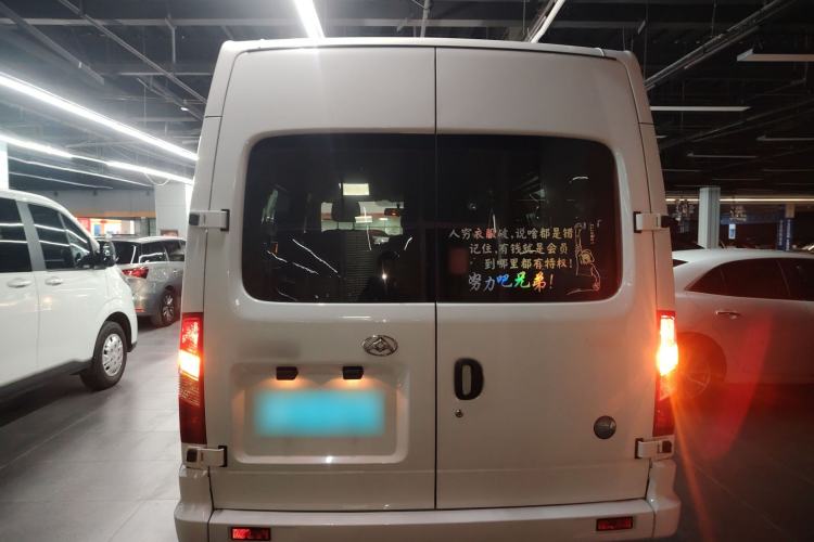 Used SAIC MAXUS Xintu V80 2023 2.0T Manual Classic Aoyuntong Short Wheelbase Mid-Roof 5/6-Seater