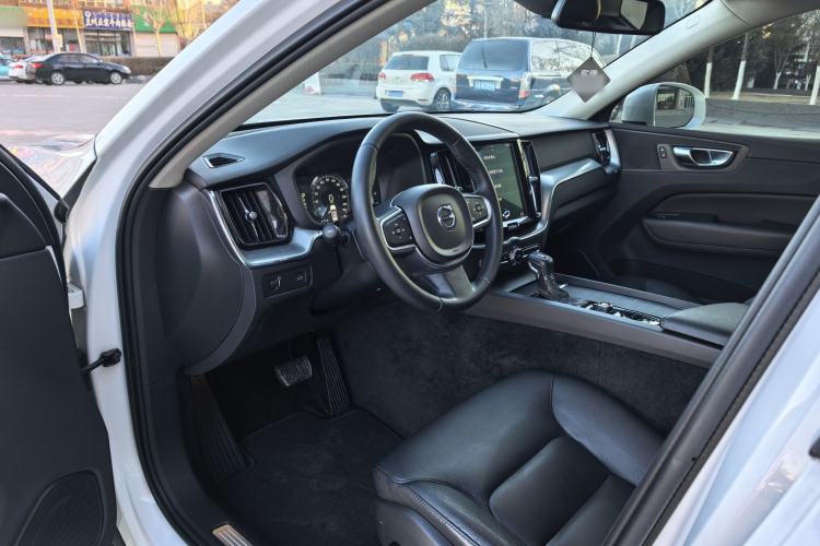 Used Volvo XC60 2019 T4 Zhiyi Edition China V Standard
