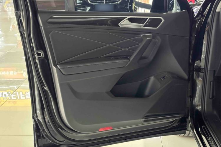 Used Volkswagen Tiguan L 2024 300TSI Automatic Two-Wheel Drive Smart Edition
