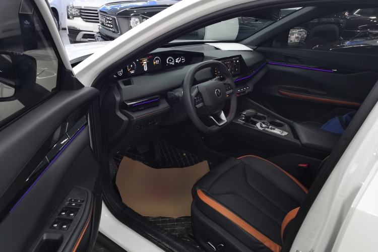 Used Changan UNI-V 2023 1.5T Prestige Model