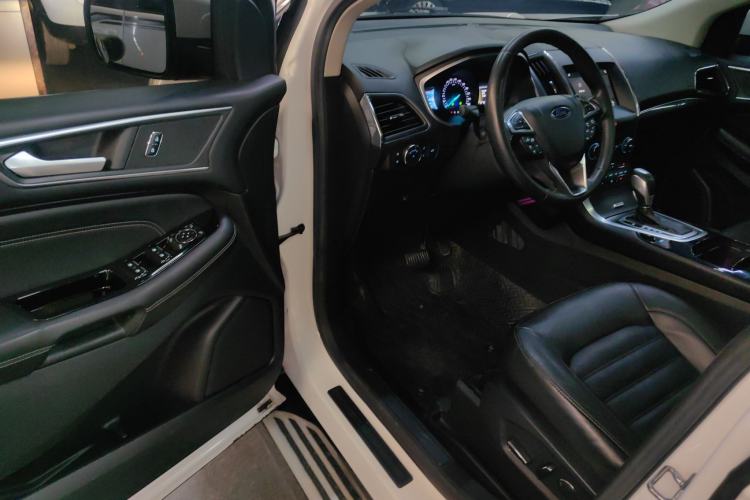 Used Ford Edge 2016 EcoBoost 245 Two-Wheel-Drive Titanium 7-Seater
