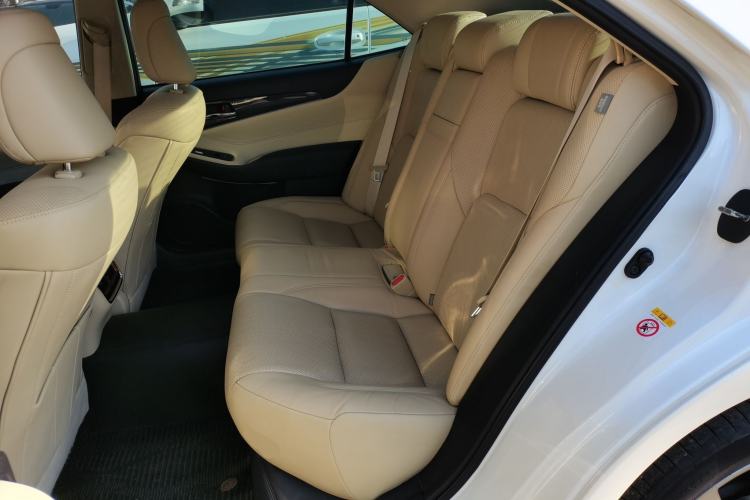 Used Toyota Crown 2015 2.0T Fashion Edition
