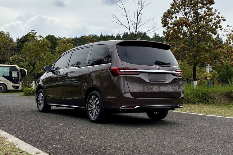 Used Buick GL8 2023 Facelifted Land Cruiser Executive Luxury Version
