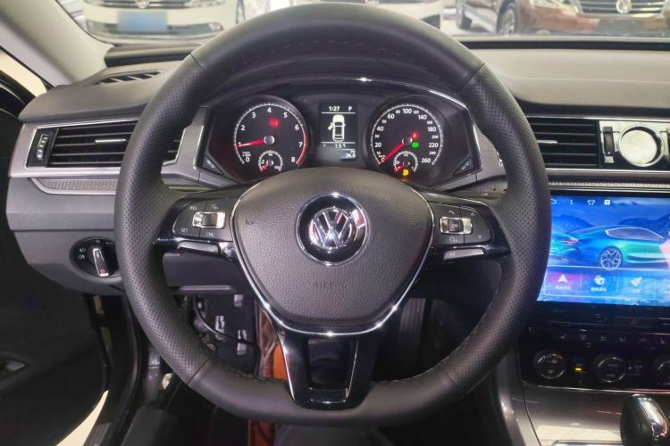 Used Volkswagen Passat 2017 330TSI DSG Luxury Edition
