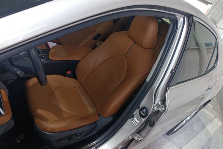 Used Toyota Camry 2019 Revised Version 2.0G Luxury Edition
