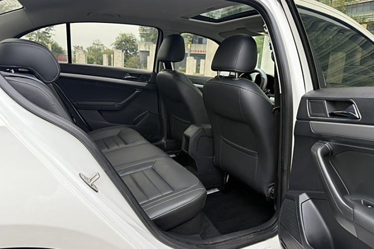 Used Volkswagen Lavida 2017 1.6L Automatic Comfort Edition
