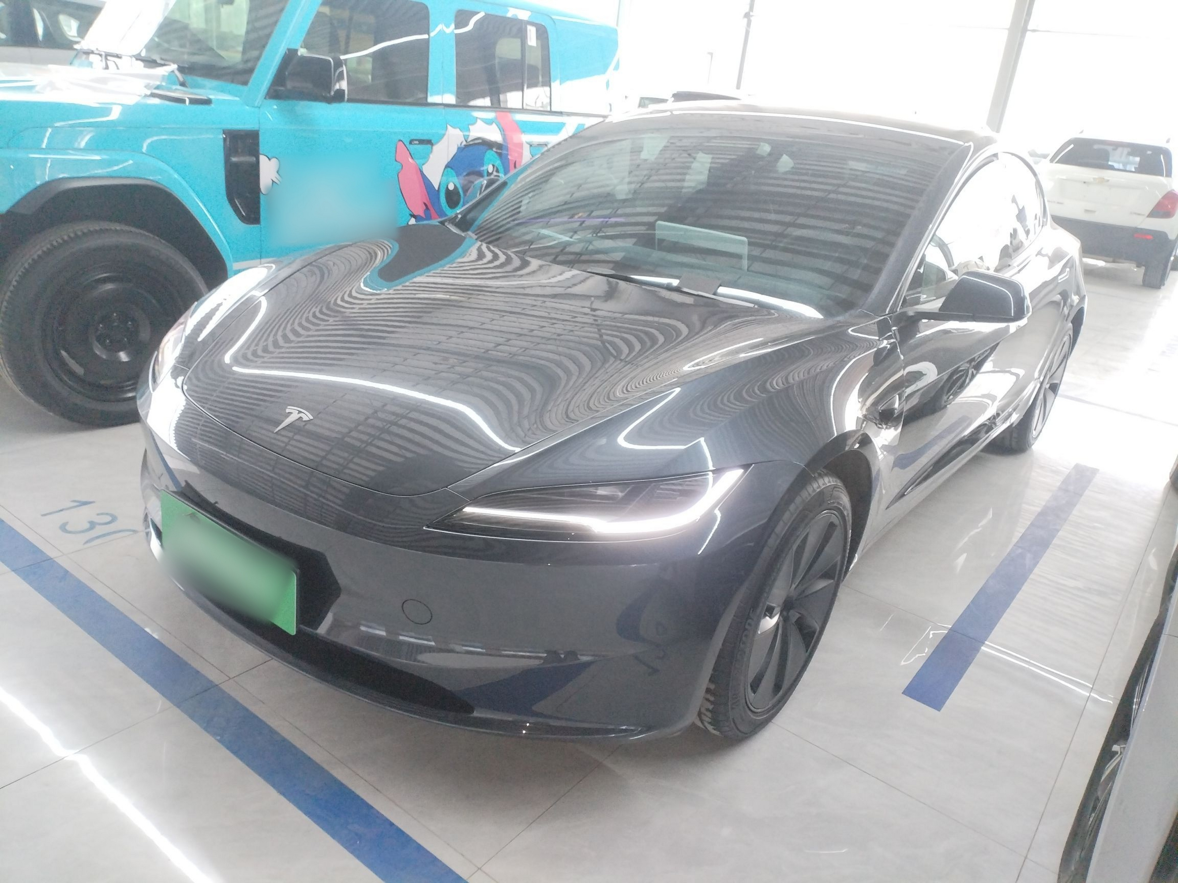 Под передней частью автомобиля