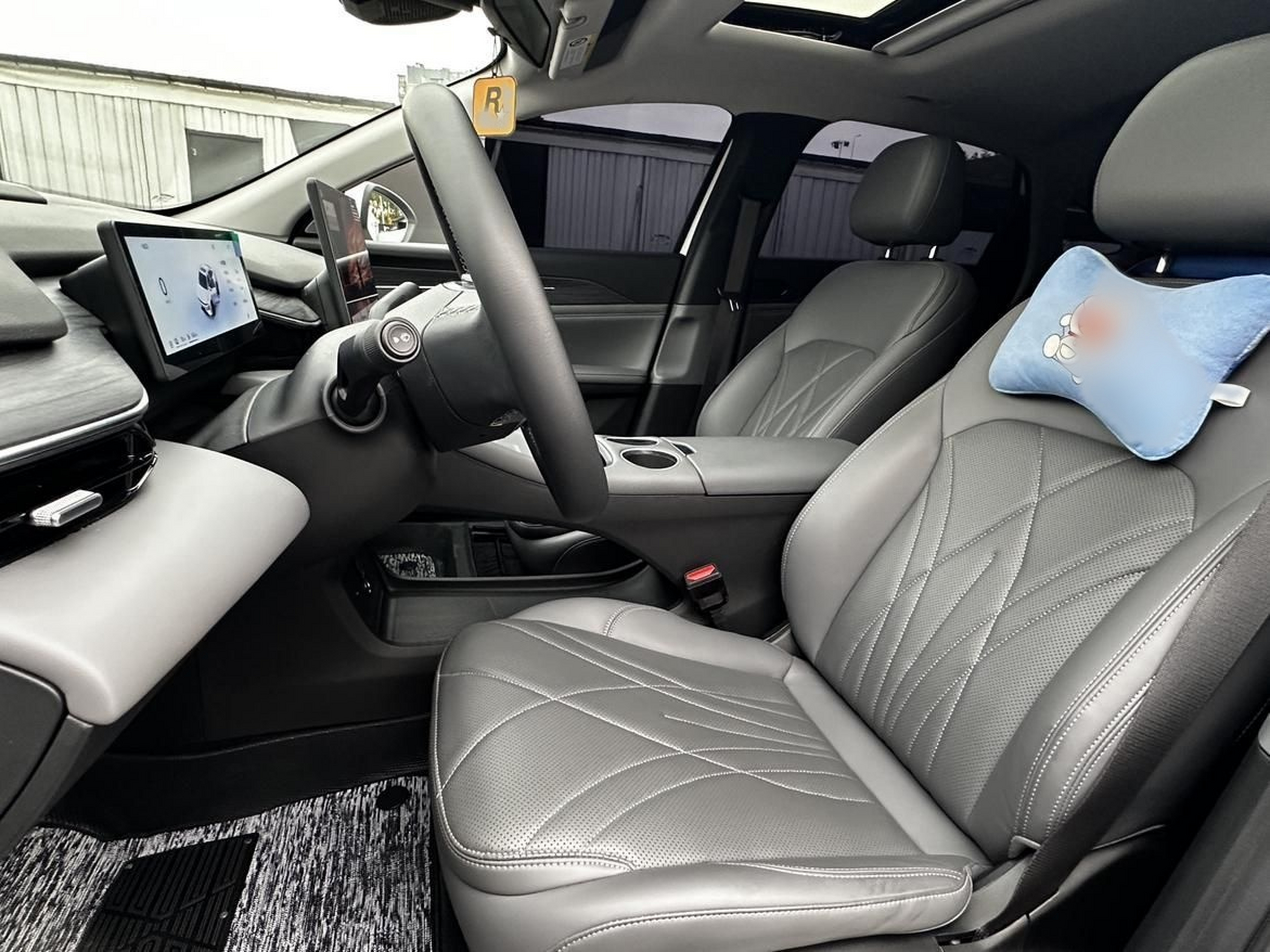 Переднее сиденье в автомобиле