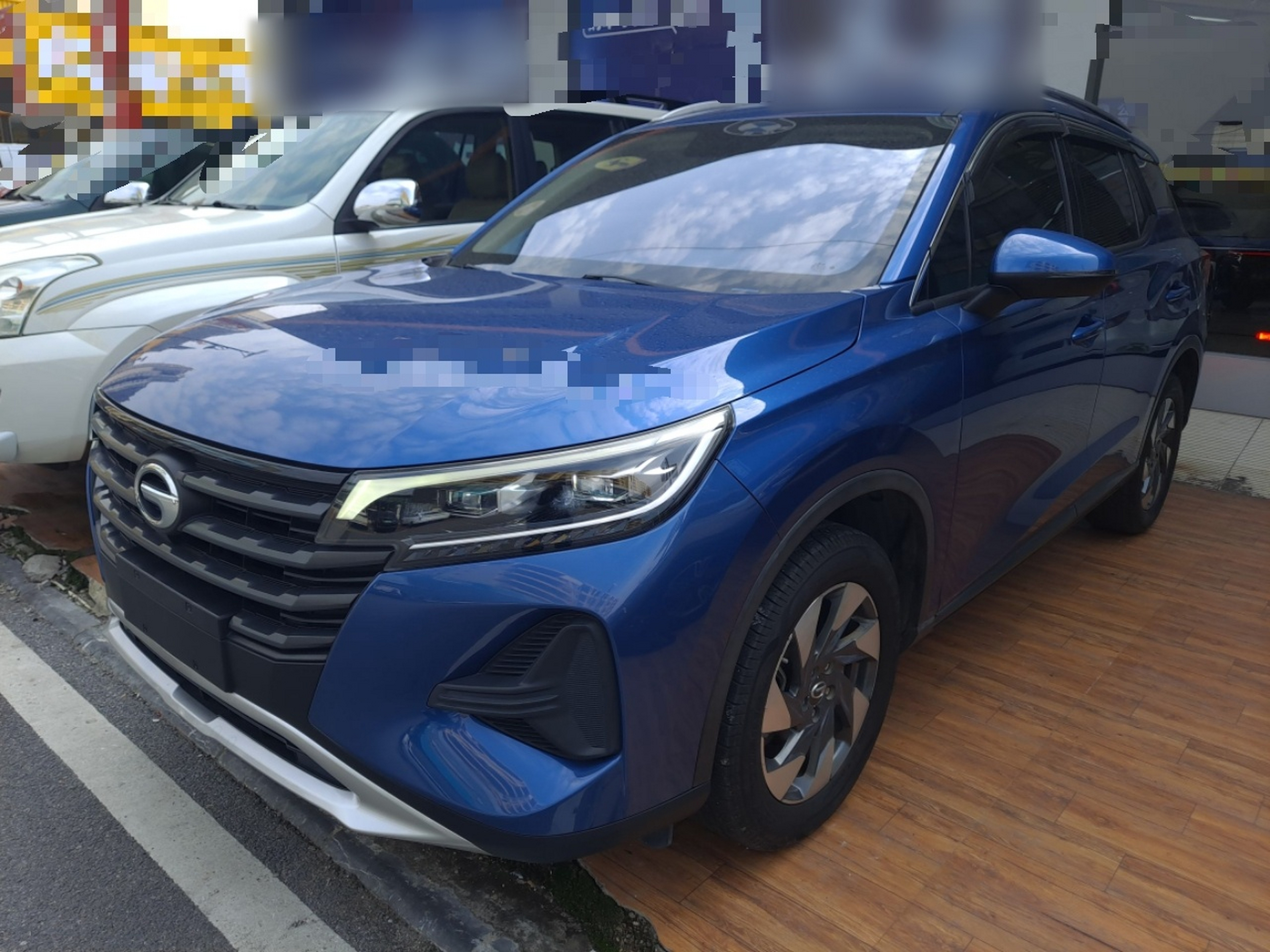 Под передней частью автомобиля