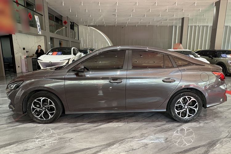 Used MG 5 2022 180 DVVT CVT Youth Luxury Edition
