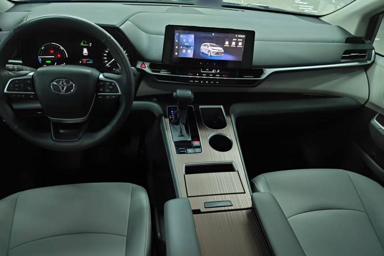 Used Toyota Granvia 2024 2.5L Hybrid Comfort Edition
