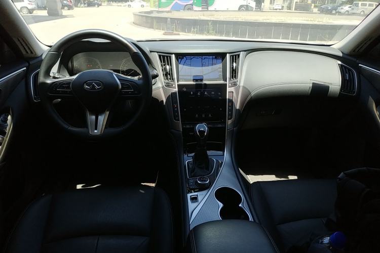 Used Infiniti Q50L 2018 2.0T Enjoyment Version China VI Standard
