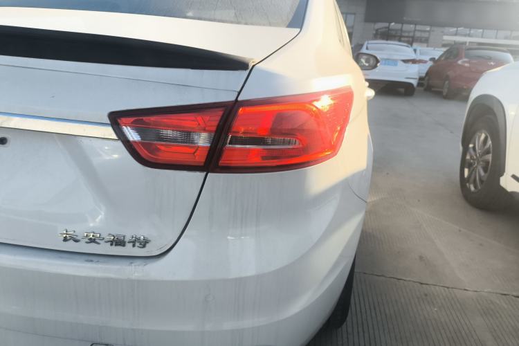 Used Ford Escort 2015 1.5L Automatic Fashion Model
