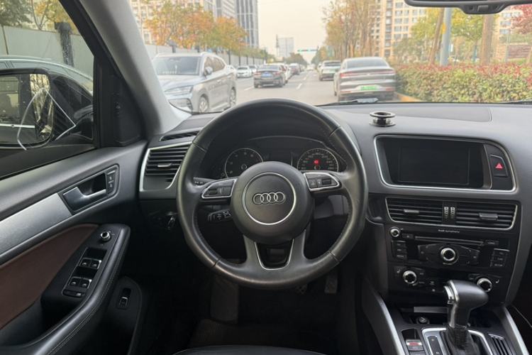 Used Audi Q5 2017 Plus 40 TFSI Technology Model
