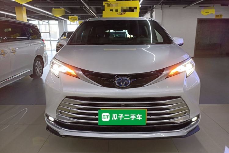 Used Toyota Sienna 2021 2.5L Hybrid Platinum Edition
