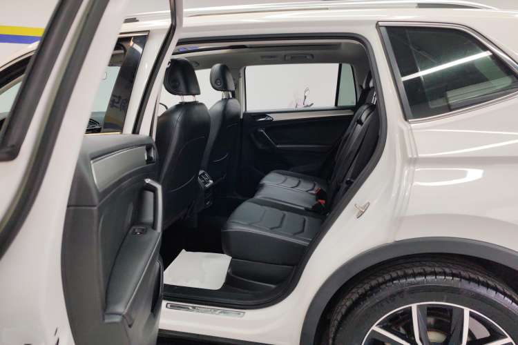 Used Volkswagen Tiguan L 2019 Revised 330TSI Automatic Two-Wheel Drive Smart & Luxury Edition China VI Standard
